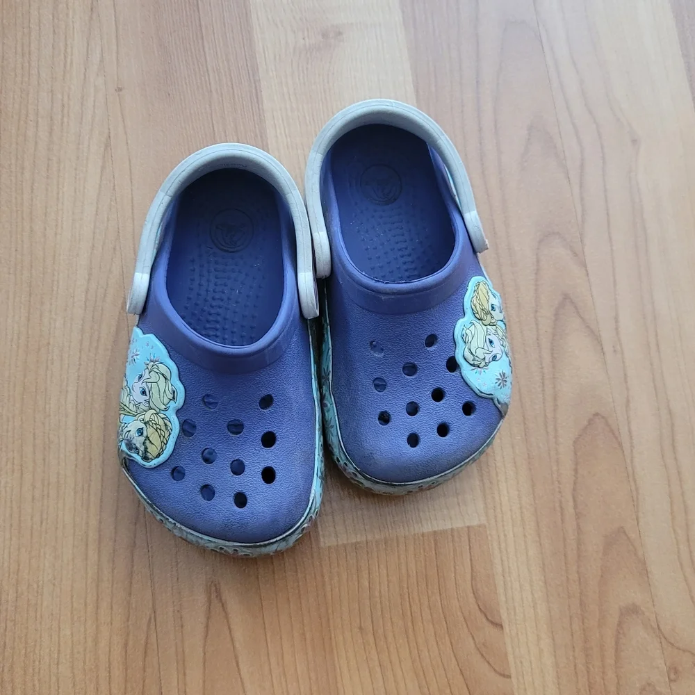 Disney Crocs Toddler kids Frozen Elsa Anna SZ C 6 Purple Water Shoes Fits Sz 4-6